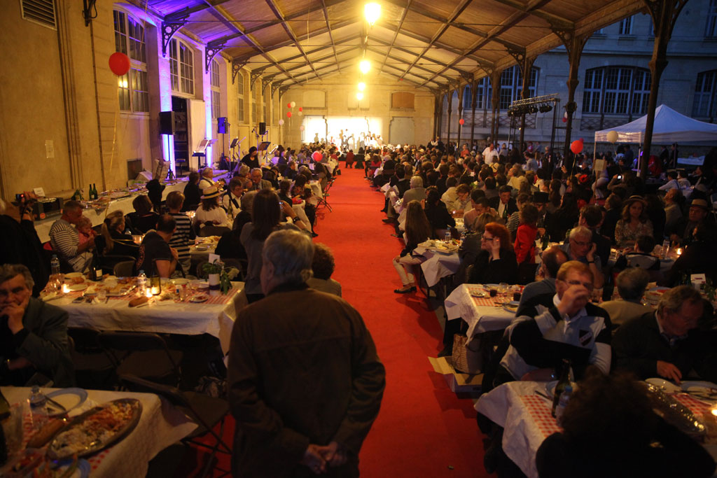 Ambiance du cabaret - Photo de la mairie de Vanves